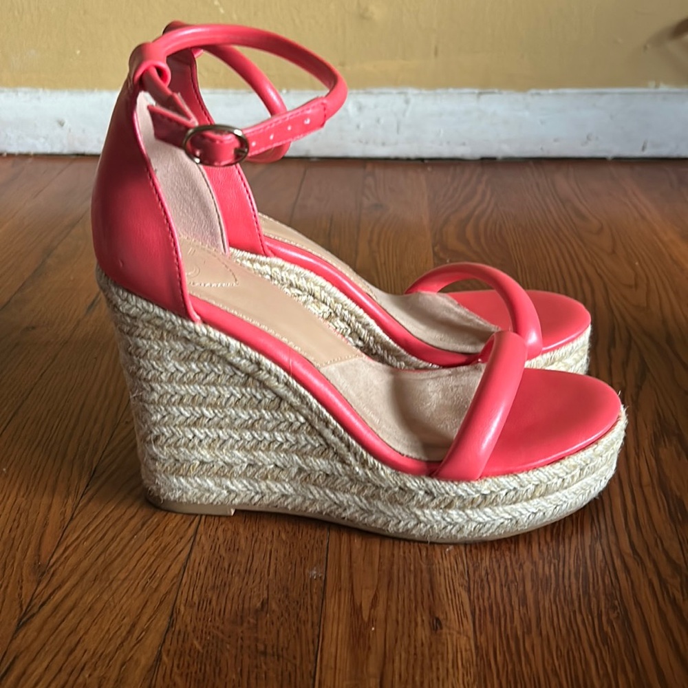 Women’s size 7 coral wedges